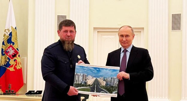 Рамзан Кадыров (слева) и Владимир Путин. 23 мая 2024 года. Фото: телеграм-канал Kadyrov_95 https://t.me/RKadyrov_95/4788 Рамзан Кадыров (слева) и Владимир Путин. 23 мая 2024 года. Фото: телеграм-канал Kadyrov_95 https://t.me/RKadyrov_95/4788