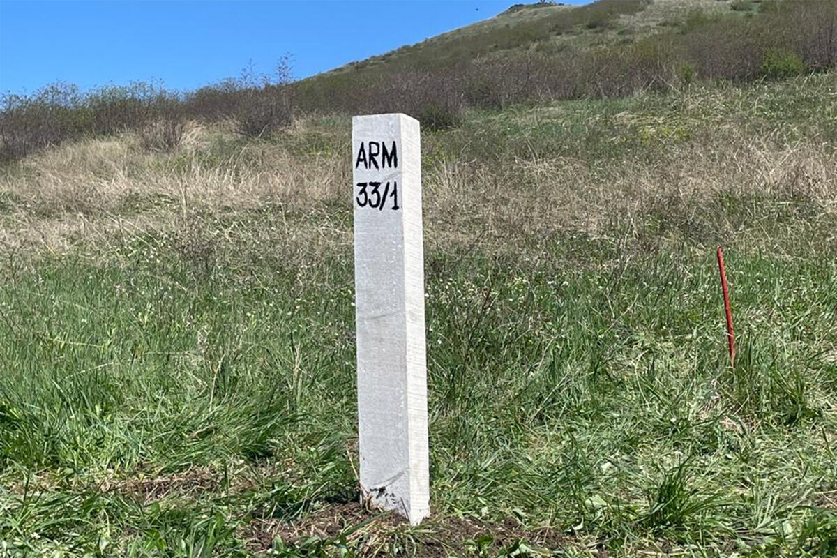 Пограничный столб на границе Армении и Азербайджана. Фото: Nikol Pashinyan/Facebook (владелец компания Meta признана в России экстремистской и запрещена) Пограничный столб на границе Армении и Азербайджана. Фото: Nikol Pashinyan/Facebook (владелец компания Meta признана в России экстремистской и запрещена)