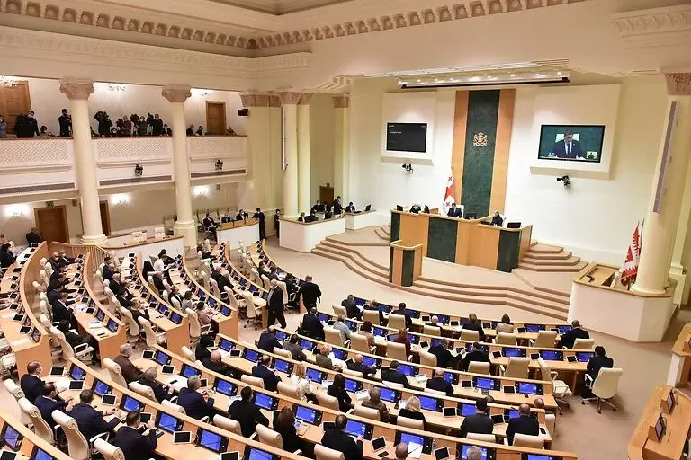 Парламент Грузии. Фото: "Новости-Грузия" https://www.newsgeorgia.ge/parlament-gruzii-ne-smog-izbrat-narodnogo-zashhitnika-kak-jeto-proizoshlo-i-chto-dalshe/ Парламент Грузии. Фото: "Новости-Грузия" https://www.newsgeorgia.ge/parlament-gruzii-ne-smog-izbrat-narodnogo-zashhitnika-kak-jeto-proizoshlo-i-chto-dalshe/