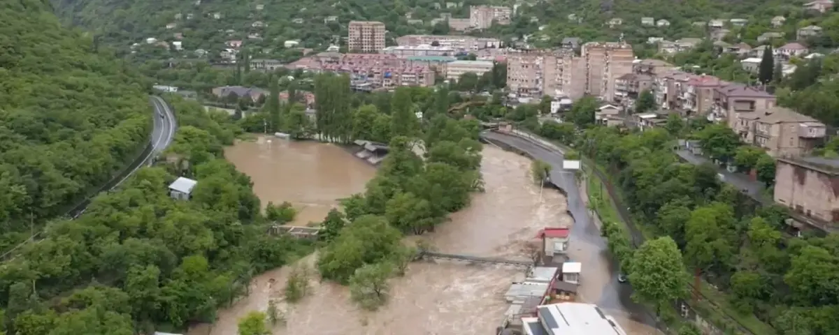 Наводнение в Армении. Май 2024 г. Фото: ВКонтакте https://m.vk.com/ https://m.vk.com/sputnikarm?reactions_opened=wall-211631710_24261 Наводнение в Армении. Май 2024 г. Фото: ВКонтакте https://m.vk.com/ https://m.vk.com/sputnikarm?reactions_opened=wall-211631710_24261