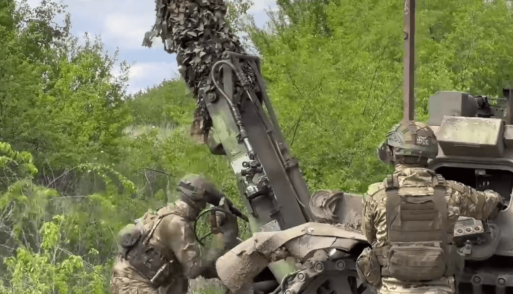 Российские военные. Стоп-кадр видео Минобороны России от 01.06.24, https://t.me/mod_russia/39323 Российские военные. Стоп-кадр видео Минобороны России от 01.06.24, https://t.me/mod_russia/39323