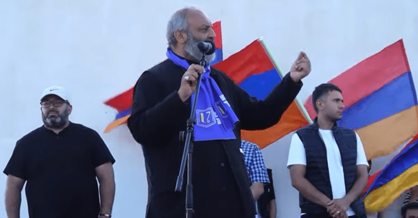 Баграт Галстанян на митинге в Сотке. Стоп-кадр видео News.Am от 05.06.24, https://www.youtube.com/watch?v=7-T6oL7GiIc&t=417s
Баграт Галстанян на митинге в Сотке. Стоп-кадр видео News.Am от 05.06.24, https://www.youtube.com/watch?v=7-T6oL7GiIc&t=417s