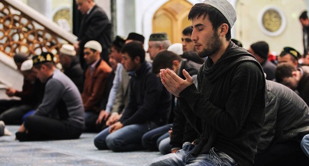 В мечети, фото: islamnews.ru В мечети, фото: islamnews.ru