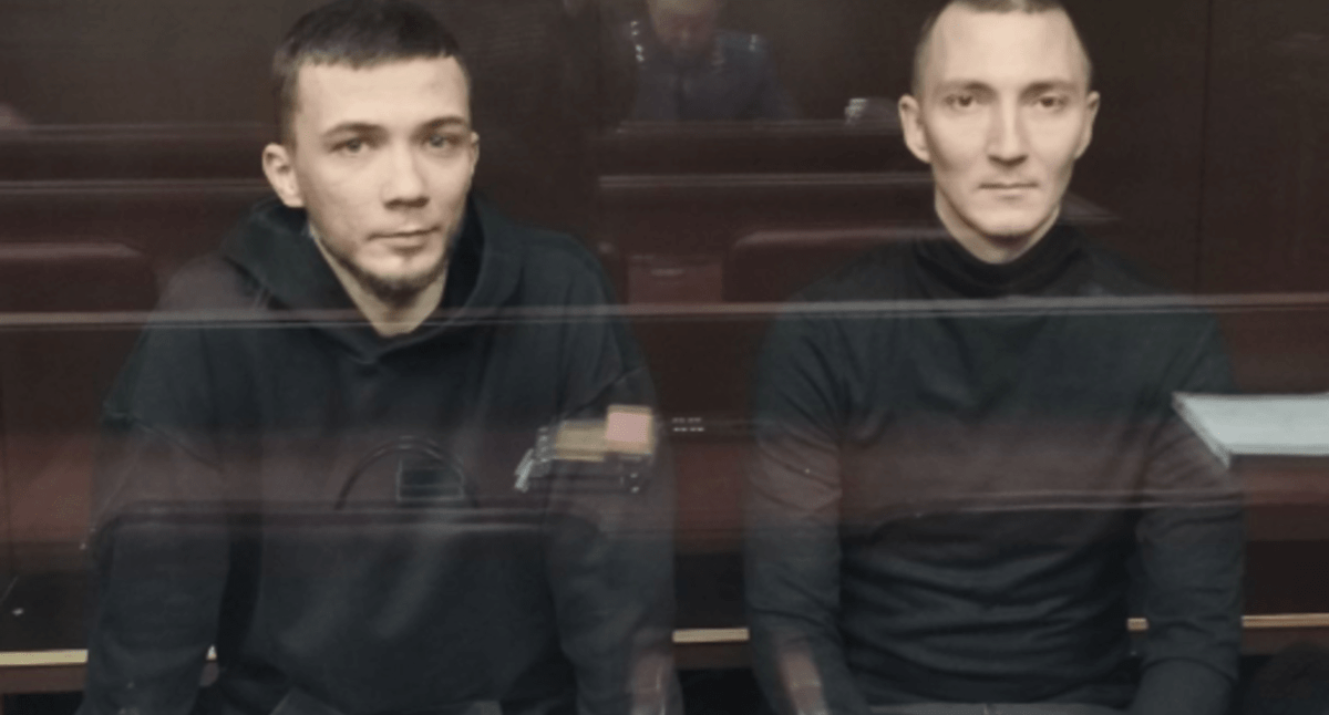 Абдурахманов (слева) и Гончаренко в суде. Скриншот фото из Telegram-канала "Зона солидарности", https://t.me/solidarity_zone/1895 Абдурахманов (слева) и Гончаренко в суде. Скриншот фото из Telegram-канала "Зона солидарности", https://t.me/solidarity_zone/1895