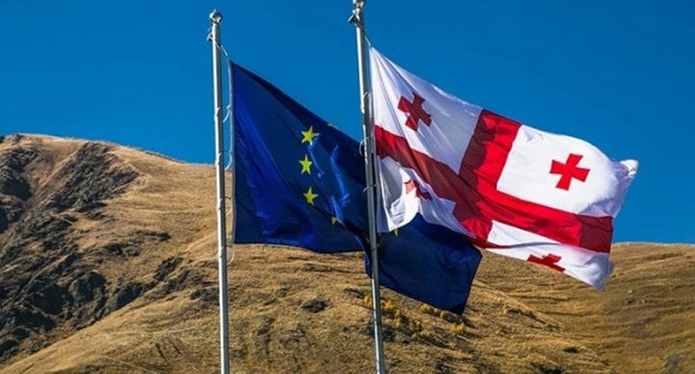 Флаги Грузии и Евросоюза. Фото: https://musavat.biz Флаги Грузии и Евросоюза. Фото: https://musavat.biz