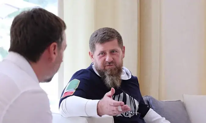 Владислав Бакальчук (слева) и Рамзан Кадыров. Фото: Телеграм-канал RKadyrov_95 Владислав Бакальчук (слева) и Рамзан Кадыров. Фото: Телеграм-канал RKadyrov_95