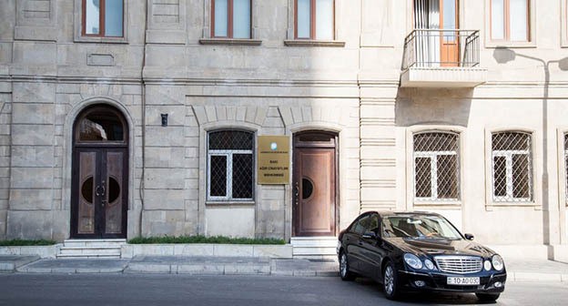 Бакинский суд по тяжким преступлениям. Фото: report.az https://report.az/ru/proisshestviya/muzhchinu-ubivshego-v-baku-dvuh-brat-ev-budut-privozit-v-sud-na-special-nom-avtomobile/ Бакинский суд по тяжким преступлениям. Фото: report.az https://report.az/ru/proisshestviya/muzhchinu-ubivshego-v-baku-dvuh-brat-ev-budut-privozit-v-sud-na-special-nom-avtomobile/