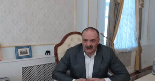 Меликов на совещании с чиновниками. Стоп-кадр видео "Жемчужина юга" от 24.07.24, https://t.me/zhemchuzhina_yuga/16404 Меликов на совещании с чиновниками. Стоп-кадр видео "Жемчужина юга" от 24.07.24, https://t.me/zhemchuzhina_yuga/16404