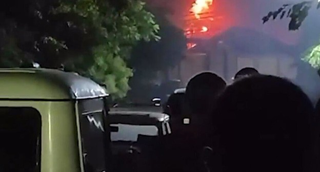 Атака боевиков в Дагестане. 23 июня 2024 г. Фото: vesti.az https://vesti.az/v-mire/sest-policeiskix-ubity-12-raneny-posle-napadeniya-boevikov-v-dagestane-519404 Атака боевиков в Дагестане. 23 июня 2024 г. Фото: vesti.az https://vesti.az/v-mire/sest-policeiskix-ubity-12-raneny-posle-napadeniya-boevikov-v-dagestane-519404