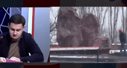 Возложение цветов к памятнику жертвам политических репрессий, показанное в эфире телекомпании "Волгоград 1". Стоп-кадр видео из Telegram-канала журналиста Сергея Мазанова от 20.03.24, https://t.me/mazanovlive/663 Возложение цветов к памятнику жертвам политических репрессий, показанное в эфире телекомпании "Волгоград 1". Стоп-кадр видео из Telegram-канала журналиста Сергея Мазанова от 20.03.24, https://t.me/mazanovlive/663