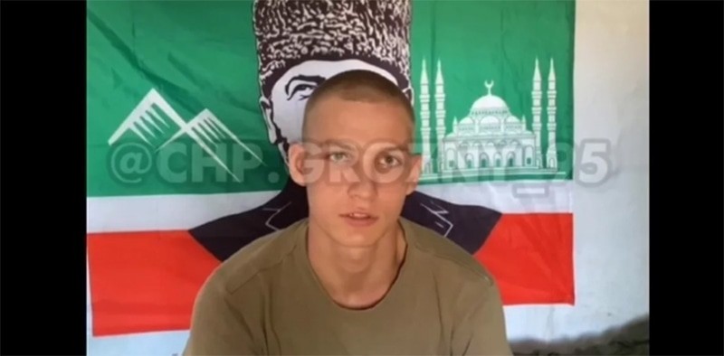 Кадр видео извинений боца за слова об "Ахмате". Скриншот видео от 9 августа 2024 г. Telegram-канале "ЧП Грозный" Кадр видео извинений боца за слова об "Ахмате". Скриншот видео от 9 августа 2024 г. Telegram-канале "ЧП Грозный"