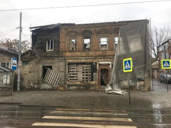 Разрушающийся двухэтажный дом по улице Станиславского в Ростове-на-Дону. Фото: bg.rostov-gorod.ru. Разрушающийся двухэтажный дом по улице Станиславского в Ростове-на-Дону. Фото: bg.rostov-gorod.ru.