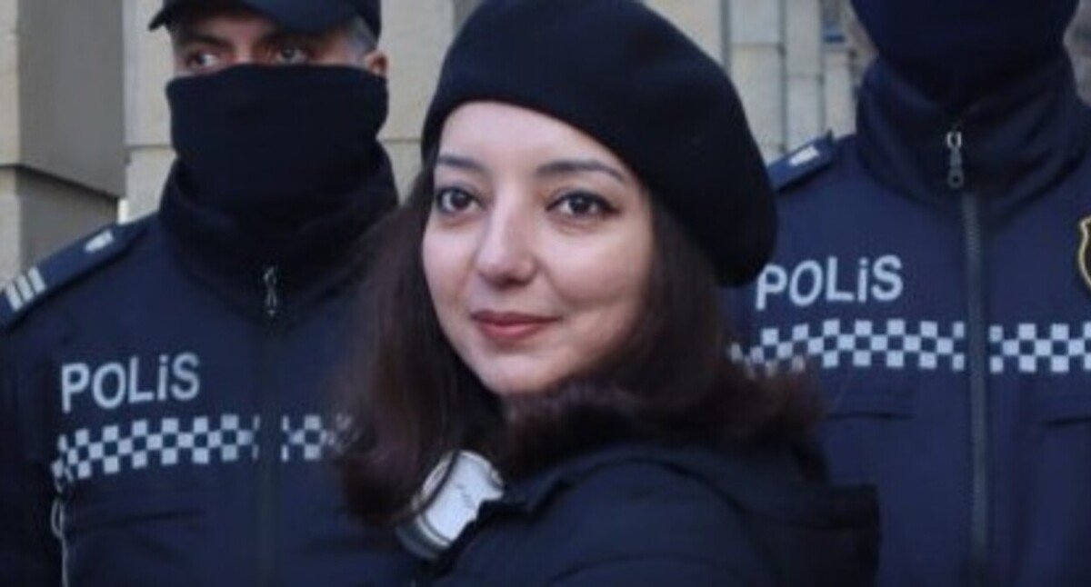 Журналистка Эльнара Гасымова. Фото Ульвии Али https://www.meydan.tv/ru/article/po-delu-abzas-media-zaderzhana-zhurnalistka-elnara-gasymova/ Журналистка Эльнара Гасымова. Фото Ульвии Али https://www.meydan.tv/ru/article/po-delu-abzas-media-zaderzhana-zhurnalistka-elnara-gasymova/