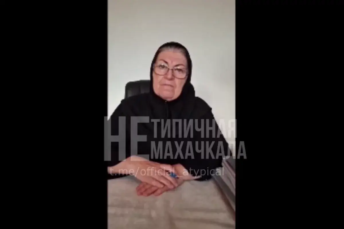 Мать Ахмеда Джабраилова. Скриншот видео Телеграм-канала "Нетипичная Махачкала. Дагестан" Мать Ахмеда Джабраилова. Скриншот видео Телеграм-канала "Нетипичная Махачкала. Дагестан"