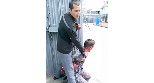Захват заложников в колонии в Суровикино. Скриншот видео от 23 августа 2024 года. https://t.me/vchkogpu/50215 Захват заложников в колонии в Суровикино. Скриншот видео от 23 августа 2024 года. https://t.me/vchkogpu/50215