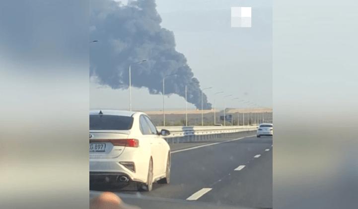 Горящая нефтебаза в Каменском районе. Стоп-кадр видео 161.ru, https://161.ru/text/incidents/2024/08/28/74014139/ Горящая нефтебаза в Каменском районе. Стоп-кадр видео 161.ru, https://161.ru/text/incidents/2024/08/28/74014139/