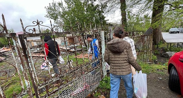 Сотрудники фонда "Революция добра". Фото: "Новости-Грузия" https://www.newsgeorgia.ge/v-gruzii-pomogavshij-maloimushhim-semjam-fond-objavil-o-likvidacii-iz-za-zakona-ob-inoagentah/ Сотрудники фонда "Революция добра". Фото: "Новости-Грузия" https://www.newsgeorgia.ge/v-gruzii-pomogavshij-maloimushhim-semjam-fond-objavil-o-likvidacii-iz-za-zakona-ob-inoagentah/