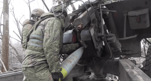 Российские военные в зоне военной операции на Украине. Кадр из видео в телеграм-канале Минобороны РФ https://t.me/mod_russia/34635 Российские военные в зоне военной операции на Украине. Кадр из видео в телеграм-канале Минобороны РФ https://t.me/mod_russia/34635