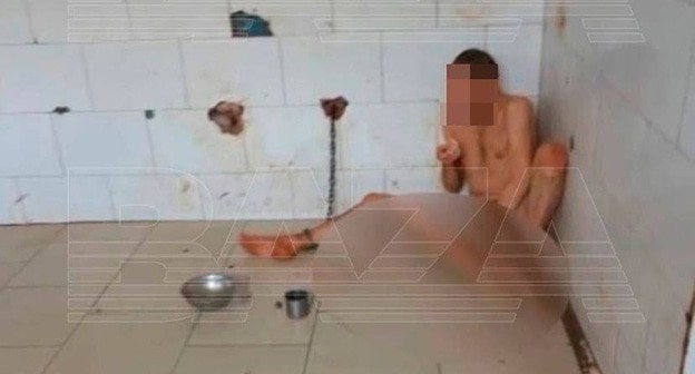 Издевательства над пациентами психдиспансера в Пседахе. Фото: со страницы ЧП "Тюмень" "ВКонтакте" https://m.vk.com/wall-143712105_143173 Издевательства над пациентами психдиспансера в Пседахе. Фото: со страницы ЧП "Тюмень" "ВКонтакте" https://m.vk.com/wall-143712105_143173