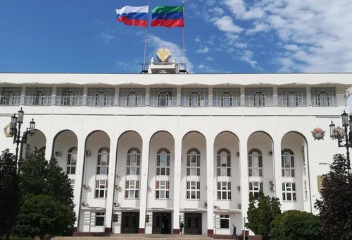 Народное собрание Дагестана. 
Фото https://yandex.ru/maps/org/narodnoye_sobraniye_respubliki_dagestan/1015270333/