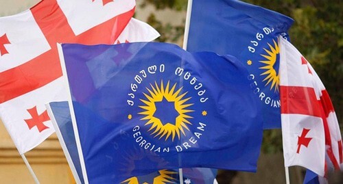 Флаги партии "Грузинская мечта". Фото: report.az https://report.az/ru/v-regione/partiya-gruzinskaya-mechta-prizvala-ssha-snyat-sankcii-protiv-gruzinskih-sudej/
Флаги партии "Грузинская мечта". Фото: report.az https://report.az/ru/v-regione/partiya-gruzinskaya-mechta-prizvala-ssha-snyat-sankcii-protiv-gruzinskih-sudej/