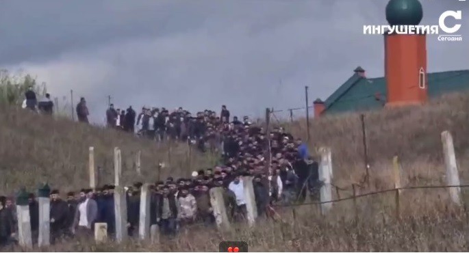 Похороны Адама Алмазова. Скриншот видео https://t.me/segondya06/6087?single Похороны Адама Алмазова. Скриншот видео https://t.me/segondya06/6087?single