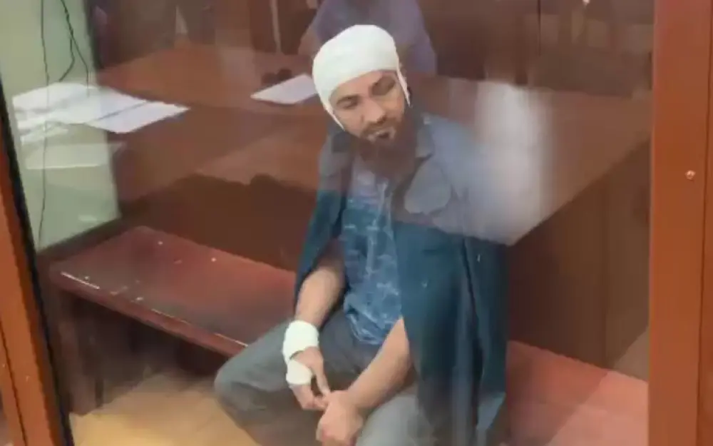 Умар Чичаев в зале суда. Скриншот видео: https://www.reddit.com/r/tjournal_refugees/comments/1fle1fr/басманный_суд_в_клетке_участник_боёв_за/?rdt=44416&force_seo=1 Умар Чичаев в зале суда. Скриншот видео: https://www.reddit.com/r/tjournal_refugees/comments/1fle1fr/басманный_суд_в_клетке_участник_боёв_за/?rdt=44416&force_seo=1