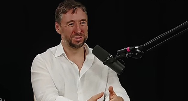 Владислав Бакальчук. Cкриншот видео https://youtube.com/watch?v=EEWFOHpnSH8 Владислав Бакальчук. Cкриншот видео https://youtube.com/watch?v=EEWFOHpnSH8