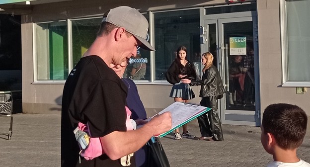 Сбор подписей в защиту набережной, фото "Кавказского узла". Сбор подписей в защиту набережной, фото "Кавказского узла".