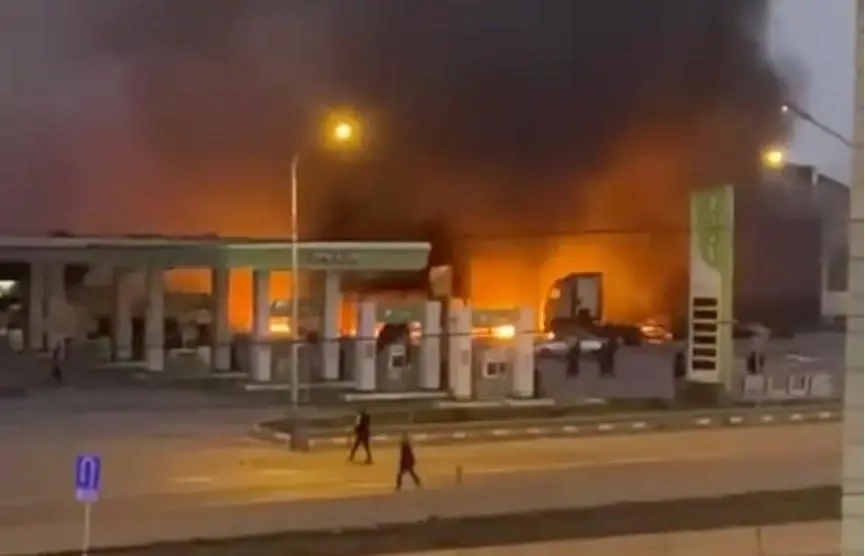 Взрыв на АЗС, расположенной на трассе около поселка Новый Хушет. 27 сентября 2024 г. Фото: 112 / T.me Взрыв на АЗС, расположенной на трассе около поселка Новый Хушет. 27 сентября 2024 г. Фото: 112 / T.me