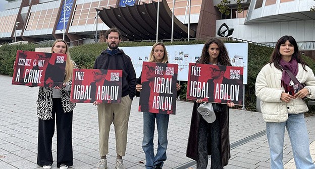 Пикет в поддержку Игбала Абилова. 30 сентября 2024 г. Фото: https://igbal.info?news/300-2-24/strasbourg-picket Пикет в поддержку Игбала Абилова. 30 сентября 2024 г. Фото: https://igbal.info?news/300-2-24/strasbourg-picket