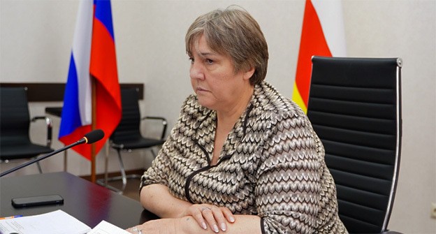 Лариса Туганова. Фото: https://alaniatv.ru/larisa-tuganova-provela-zasedanie-orgkomiteta-po-podgotovke-i-provedeniyu-v-respublike-goda-pedagoga-i-nastavnika/ Лариса Туганова. Фото: https://alaniatv.ru/larisa-tuganova-provela-zasedanie-orgkomiteta-po-podgotovke-i-provedeniyu-v-respublike-goda-pedagoga-i-nastavnika/