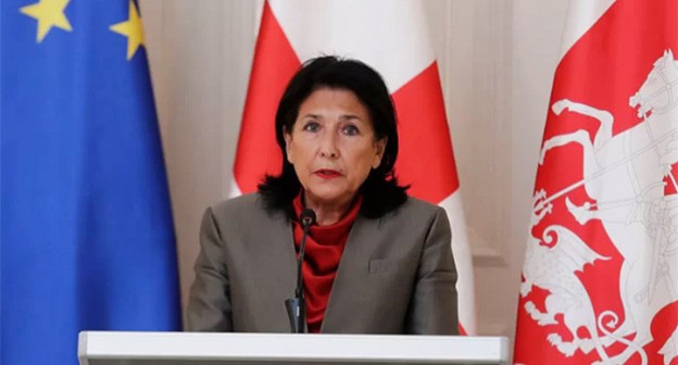 Саломе Зурабишвили. Фото: Новости Грузии https://www.newsgeorgia.ge/prezident-gruzii-gotovit-chrezvychajnoe-obrashhenie-k-narodu/ Саломе Зурабишвили. Фото: Новости Грузии https://www.newsgeorgia.ge/prezident-gruzii-gotovit-chrezvychajnoe-obrashhenie-k-narodu/