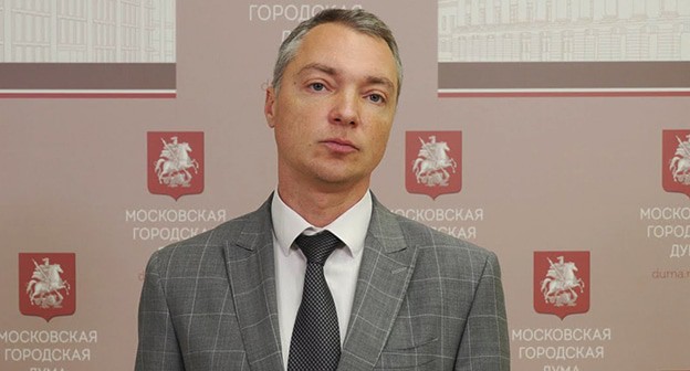 Дмитрий Реут. Скриншот видео https://www.youtube.com/watch?v=X5PQN_lwElc Дмитрий Реут. Скриншот видео https://www.youtube.com/watch?v=X5PQN_lwElc
