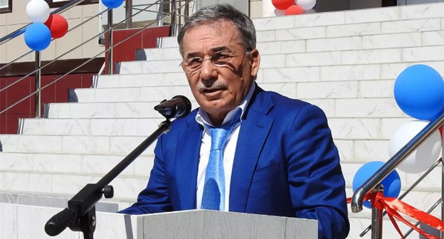 Магомед Омаров. Фото: газета "Черновик" https://chernovik.net/news/eks-glava-sergokalinskogo-rayona-magomed-omarov-obvinyaetsya-v-moshennichestve-i-otmyvanii Магомед Омаров. Фото: газета "Черновик" https://chernovik.net/news/eks-glava-sergokalinskogo-rayona-magomed-omarov-obvinyaetsya-v-moshennichestve-i-otmyvanii