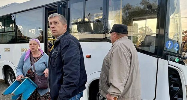 Эвакуация жителей поселка в Адыгее. 10 октября 2024 г. Фото: https://t.me/kub_mash Эвакуация жителей поселка в Адыгее. 10 октября 2024 г. Фото: https://t.me/kub_mash