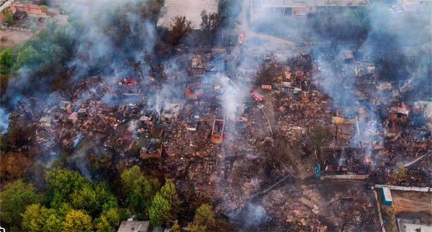 Пожар на Театральном спуске. Фото: https://rus.team/news/proizoshel-krupnyj-pozhar-v-tsentre-rostova-na-donu Пожар на Театральном спуске. Фото: https://rus.team/news/proizoshel-krupnyj-pozhar-v-tsentre-rostova-na-donu