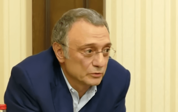 Сулейман Керимов. Стоп-кадр видео "Кавказского узла". https://www.youtube.com/watch?v=g2Hkv67EtkQ Сулейман Керимов. Стоп-кадр видео "Кавказского узла". https://www.youtube.com/watch?v=g2Hkv67EtkQ