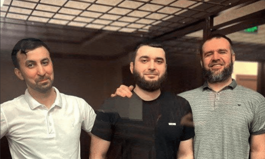 Кемал Тамбиев, Абдулмумин Гаджиев и Абубакар Ризванов (слева направо). Скриншот фото https://t.me/abdmumin/1015 от 08.06.23. Кемал Тамбиев, Абдулмумин Гаджиев и Абубакар Ризванов (слева направо). Скриншот фото https://t.me/abdmumin/1015 от 08.06.23.