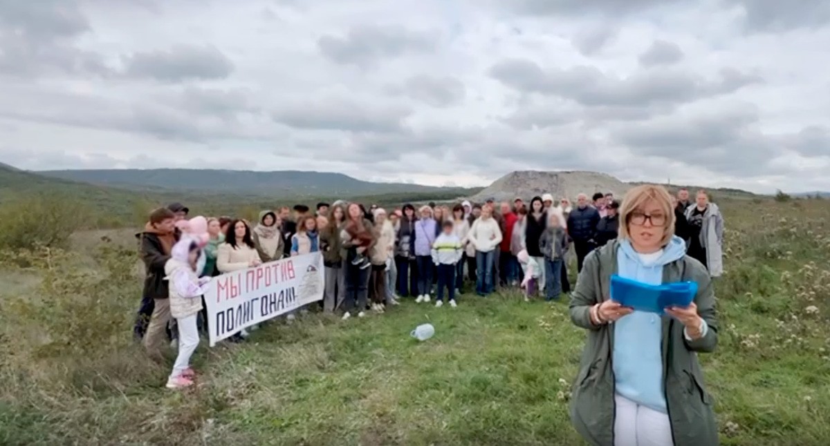 Стоп-кадр из видеообращения жителей Новороссийска к Путину. Источник: видео https://vk.com/nr.news?from=search&z=video-156916791_456242120 Стоп-кадр из видеообращения жителей Новороссийска к Путину. Источник: видео https://vk.com/nr.news?from=search&z=video-156916791_456242120