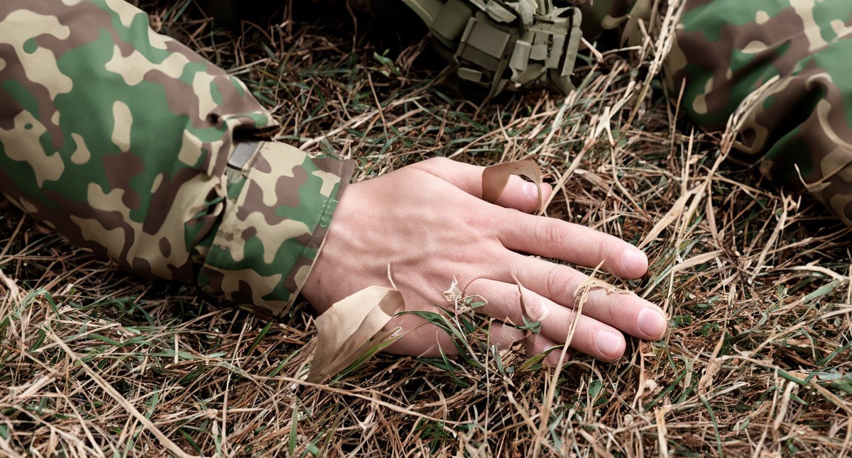 Рука военного.Иллюстрация создана с помощью программы Photoshop Рука военного.Иллюстрация создана с помощью программы Photoshop