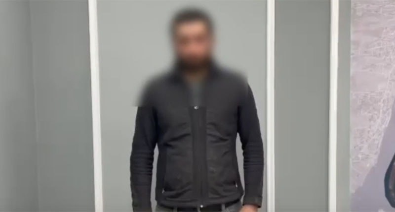 Задержанный приносит извинения на камеру. Кадр из видео управления МВД по Астраханской области – https://vk.com/wall-66751883_24629 Задержанный приносит извинения на камеру. Кадр из видео управления МВД по Астраханской области – https://vk.com/wall-66751883_24629