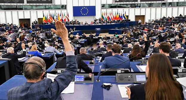 Заседание Европарламента. Скриншот видео https://ru.euronews.com/video/2024/04/25/eu-assesment-of-the-legislature Заседание Европарламента. Скриншот видео https://ru.euronews.com/video/2024/04/25/eu-assesment-of-the-legislature