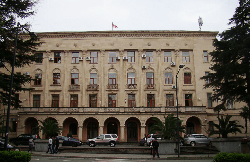 Мэрия Кутаиси. Скриншот фото с сайта Викимапия https://wikimapia.org/21796641/City-Council Мэрия Кутаиси. Скриншот фото с сайта Викимапия https://wikimapia.org/21796641/City-Council