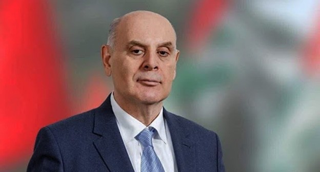Аслан Бжания. Фото: посольство РА http://www.emb-abkhazia.ru/novosti/aslan_bzhaniya_pozdravil_vladimira_putina_s_75j_godovwinoj_pobedy_v_velikoj_otechestvennoj_vojne/ Аслан Бжания. Фото: посольство РА http://www.emb-abkhazia.ru/novosti/aslan_bzhaniya_pozdravil_vladimira_putina_s_75j_godovwinoj_pobedy_v_velikoj_otechestvennoj_vojne/