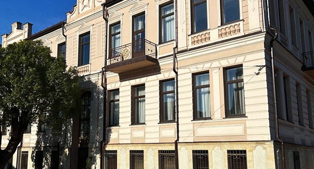 Сухумский городской суд. Фото: https://vs-ra.org/primenews/item/477-sud-kassatsionnoj-instantsii-ostavil-bez-izmeneniya-postanovlenie-sukhumskogo-gorodskogo-suda-po-zhalobe-and Сухумский городской суд. Фото: https://vs-ra.org/primenews/item/477-sud-kassatsionnoj-instantsii-ostavil-bez-izmeneniya-postanovlenie-sukhumskogo-gorodskogo-suda-po-zhalobe-and