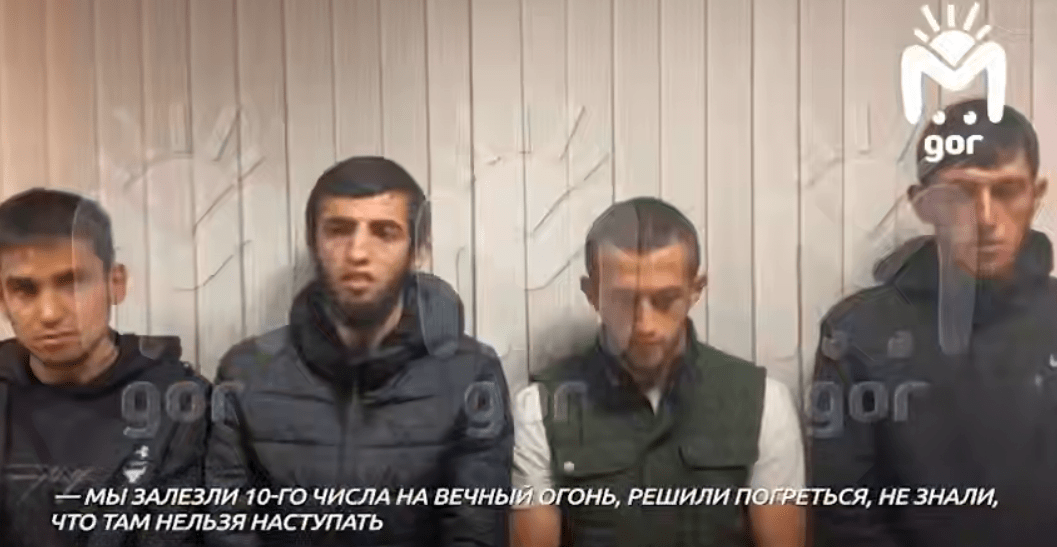 Молодые люди извинились за оскорбление мемориала. Стоп-кадр видео из Telegram-канала Mash Gor от 14.11.24, https://t.me/mash_gor/6658 Молодые люди извинились за оскорбление мемориала. Стоп-кадр видео из Telegram-канала Mash Gor от 14.11.24, https://t.me/mash_gor/6658