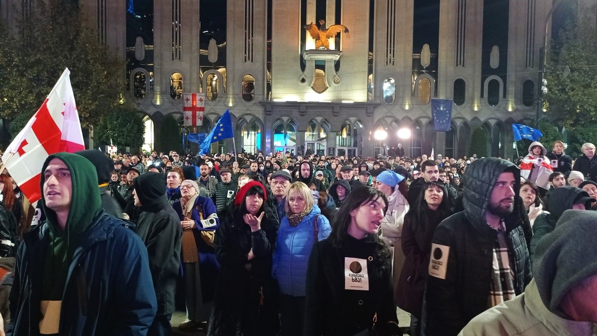 Акция протеста в Тбилиси. 17 ноября 2024 года. Фото Инны Кукуджановой для "Кавказского узла" Акция протеста в Тбилиси. 17 ноября 2024 года. Фото Инны Кукуджановой для "Кавказского узла"
