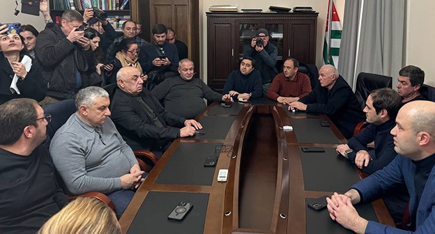 Совещание в парламенте Абхазии. 18 ноября 2024 года. Фото: Телеграм-канал https://t.me/respublicaabh Совещание в парламенте Абхазии. 18 ноября 2024 года. Фото: Телеграм-канал https://t.me/respublicaabh