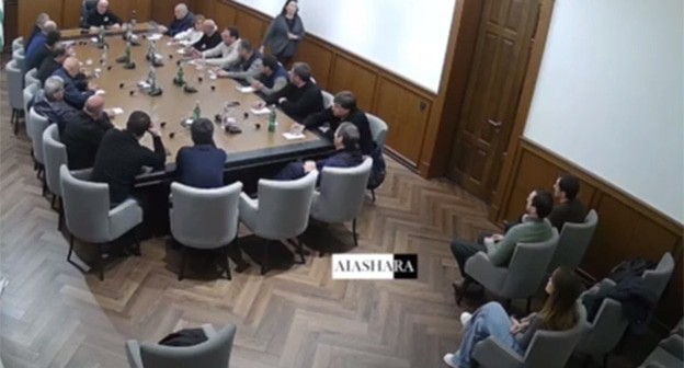 Переговоры между властями и оппозицией. 18 ноября 2024 г. Скриншот видео https://t.me/respublicaabh Переговоры между властями и оппозицией. 18 ноября 2024 г. Скриншот видео https://t.me/respublicaabh